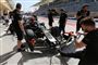 Haas-køreren Kevin Magnussen i pit under fredagens træning i Bahrain.
