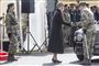 Dronning Margrethe og kronprinsesse Mary siger farvel til Hjemmeværnets chef, Jens Garly. De har besøgt Nymindegablejren i anledning af Hjemmeværnets 70-års jubilæum.