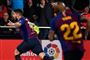 Barcelonas uruguayanske angriber, Luis Suarez, fejrer sin udligning til 4-4 i det 93. minut mod Villarreal.