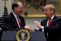 David Malpass (til venstre) sammen med den amerikanske præsident, Donald Trump, da Malpass blev nomineret som Verdensbanken-chef i februar.