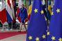 Onsdag aften skal EU's stats- og regeringschefer beslutte, om brexit skal udskydes. Flere datoer er inden mødet blevet nævnt. Her ankommer premierminister Theresa May til topmødet.