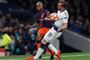 Tottenhams angriber Harry Kane blev skadet i denne situation i kampen mod Manchester City.