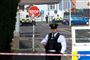 Politiet har afspærret det sted i byen Derry i Nordirland, hvor den 29-årige journalist Lyra McKee blev dræbt. Politiet betragter det som en terrorhændelse.