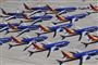 Fly af typen Boeing 737 MAX bliver holdt på jorden verden over efter to dødelige flystyrt i oktober sidste år og marts i år.