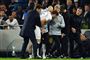 Tottenham-forsvareren Jan Vertonghen blev sendt på banen igen, efter at lægerne havde behandlet ham for en hovedskade. Kort efter måtte han hjælpes fra banen.