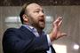 Den amerikanske konspirationsteoretiker Alex Jones er blandt de personer, som Facebook har valgt at blokere. (Arkivfoto).