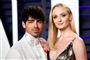 Game of Thrones-stjernen Sophie Turner er blevet gift med sanger Joe Jonas fra bandet Jonas Brothers. Det blev de ved en hemmelig ceremoni i Las Vegas sammen med venner og familie.