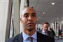 Et nævningeting fandt for få dage siden ved en domstol i Minneapolis den tidligere politibetjent Mohamed Noor skyldig i drab på en australsk kvinde. Her ses den tiltalte ankomme til retten sammen med sine forsvarsadvokater. Kvindens familie har nu fået rekordstor erstatning,.