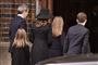 Dørene til kirken åbnede 13.30. En lille halv times tid efter var de fleste af gæsterne på plads i kirken. Kort derefter ankom først Lars Løkke Rasmussen, og minutter senere kom kronprinsfamilien, før dørene blev lukket.