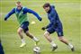 Viktor Fischer vil gerne blive i FC København, mens det kan bliver sværere for københavnerklubben at holde på topscorer Robert Skov (til højre). Han kan søndag slå Ebbe Sands scoringsrekord fra 1998, som lyder på 28 mål i 33 kampe. Efter 32 kampe i denne sæson har Skov scoret 26 mål. På grund af en ny ligastruktur kan Skov komme i aktion yderligere tre gange.