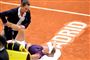 Caroline Wozniacki trak sig kort inde i første sæt med en skade i kampen mod Alize Cornet i WTA-turneringen i Madrid.
