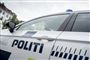Ifølge anklageskriftet tog en 36-årig mand to billeder af sin døende ekskone, efter at han havde stukket hende flere gange med kniv. Billederne sendte han ifølge til to personer, efterfulgt af to sms'er, hvor der stod, at han havde slået "horeungen" ihjel, lyder tiltalen. I grundlovsforhøret nægtede manden sig skyldig i drabet.