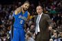 Frank Vogel (til højre) skal angiveligt være ny cheftræner for Los Angeles Lakers. Her ses Vogel sammen med Evan Fournier, da han var træner for Orlando Magic. (Arkivfoto)