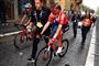 Under tirsdagens etape var hollandske Tom Dumoulin involveret i et styrt seks kilometer før målstregen og trillede i mål med et blødende knæ.