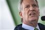 Bill de Blasio får ifølge meningsmålinger svært ved at gøre sig gældende i kampen om at blive Demokraternes præsidentkandidat, skriver nyhedsbureauet AP.