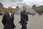 På dette billede fra juni 2006 ses I.M. Pei (til venstre) sammen med den daværende franske kulturminister, Renaud Donnedieu de Vabres, foran Peis kontroversielle hovedindgang til Louvre.