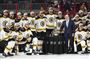 Boston Bruins' spillere fejrede finalepladsen i Stanley Cup-finalen efter sejren over Carolina Hurricanes.