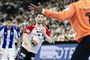 TTH Holstebro tabte fredag til THW Kiel, og lørdag tabte det danske mandskab så kampen om bronze. Her ses Magnus Bramming i aktion mod Porto.