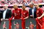 Bayern München-præsident Uli Hoeness (til venstre) var lørdag med til at sige pænt farvel til Arjen Robben, Franck Ribery og Rafinha.