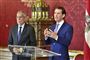 Østrigs præsident, Alexander Van der Bellen, og kansler Sebastian Kurz, meddelte søndag, at Østrig holder parlamentsvalg først i september. Det sker efter dramatiske døgn i østrigsk politik, hvor vicekansler Heinz-Christian Strache gik af i vanære efter sensationelle afsløringer offentliggjort i en video optaget med skjult kamera.