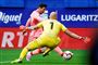 Lionel Messi stod for begge Barcelona-træffere, da mestrene på udebane spillede 2-2 mod Eibar.