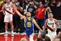 Stephen Curry fra Golden State Warriors fejrer sejren over Portland Trail Blazers, der sender krigerne i NBA-finalen.