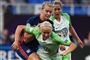 Wolfsburgs Pernille Harder (forrest) og Lyons Ada Hegerberg mødtes sidste år i Champions League-finalen, som Lyon vandt.