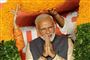Indiens premierminister. Narendra Modi, hyldes af sine tilhængere ved sit partis BJP's hovedkvarter i New Delhi.