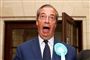 Brexitpartiet er under ledelse af tidligere Ukip-leder Nigel Farage vinderen af valget i Storbritannien. Med knap halvdelen af stemmerne talt op natten til mandag står partiet til at få godt 30 procent af stemmerne.