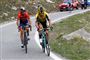 Primoz Roglic (til højre) har et forspring på et minut til Vincenzo Nibali (til venstre). Begge jagter den førende Richard Carapaz.