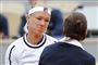 Kiki Bertens blev tilset af en læge og valgte efterfølgende at trække sig fra kampen mod Viktoria Kuzmova fra Slovakiet.