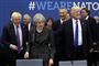 Donald Trump, der her ses sammen med premierminister i Storbritannien Theresa May og daværende udenrigsminister Boris Johnson ved et Nato-møde i 2017, siger i et interview, at sidstnævnte vil være en fremragende ny premierminister i Storbritannien.