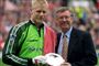 Peter Schmeichel er ikke sikker på, at det var klogt at forlade Manchester United i sommeren 1999, siger han i en ny bog.
