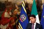 Italiens premierminister, Giuseppe Conte, stillede mandag aften de to partier i Italiens regering over for et valg: Enten følger I, hvad vi har aftalt, eller også går jeg.
