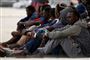 Migranter på vej til lejre efter at de blev reddet af Maltas flåde sidst i maj. Maltas flåde har ved tre forskellige operationer reddet sammenlagt 271 migranter fra livsfarlige situationer på Middelhavet i de seneste døgn.
