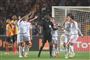 Wydad-spillerne forsøgte at få den gambianske Bakary Papa Gassama til at tjekke VAR-systemet ved en annulleret scoring, men systemet virkede ikke, og så forlod de forurettede spillere banen.