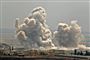Røgsøjler fra formodede luftangreb udført af de syriske regeringsstyrker og deres russiske allierede mod jihadister i den syriske provins Idlib.