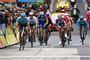 Jakob Fuglsang (til venstre) spurtede sig mandag til tredjepladsen på 2. etape af cykelløbet Critérium du Dauphiné foran favoritter som Thibaut Pinot, Michael Woods, Adam Yates og Chris Froome.
