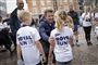 Kronprins Frederik måtte på grund af et diskusprolaps gå på den korte one mile-rute (cirka 1,6 kilometer), da han mandag deltog i Royal Run. Hele kronprinsfamilien var mandag med - både kronprinsesse Mary og parrets fire børn løb således.