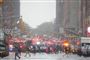 Udrykningskøretøjer spærrede mandag området tæt ved Rockefeller Center og Times Square i New York, hvor en helikopter forulykkede på toppen af en bygning.