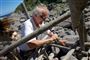 Lars Vilks ses her i færd med at bygge på kunstværket "Nimis". Det blev i 2016 delvist brændt ned. Natten til tirsdag er endnu et kunstværk af Vilks, "Waaaall", blevet brændt.