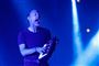 Forsanger Thom Yorke og de øvrige medlemmer af Radiohead reagerer på krav om løsesum med at lægge musikken ud på nettet og lade overskuddet gå til klimaforkæmpere. (Arkivfoto)