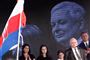 En domstol i Warszawa har fundet en tidligere rådgiver for den forhenværende polske premierminister Donald Tusk skyldig i pligtforsømmelse i forbindelse med et flystyrt i 2010.
Om bord på flyet var en polsk delegation, der skulle deltage i en mindeceremoni for sovjetiske henrettelser af polske soldater i Katyn under Anden Verdenskrig.
