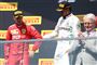 Ferraris Sebastian Vettel (tv.) kørte først over stregen i søndagens Formel 1-grandprix i Canada, men måtte overlade den øverste plads på podiet til Lewis Hamilton (Mercedes) på grund af en tidsstraf.