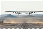 Stratolaunch, der her ses under prøveflyvningen i april i delstaten Californien, er designet til at skyde satellitter med en vægt på op til næsten 227 ton i kredsløb om Jorden fra luften.