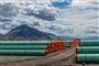 Bunker af stålrør ligger klar til den omstridte olierørledning Trans Mountain, som Canadas premierminister, Justin Trudeau, tirsdag gav grønt lys til.