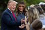 Præsident Donald Trump og førstedame Melania Trump tog fredag imod gæster, da parret var værter for den årlige picnic i Det Hvide Hus' have for Kongressen medlemmer og deres familier.