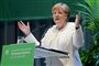 Den tyske forbundskansler, Angela Merkel, siger lørdag, at Tyskland må kæmpe hårdt imod højreekstremisme. Hun siger, højreekstremismen stadig udgør en trussel, hvilket for nylig blev understreget ved et drab på en fremtrædende politiker.