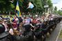 Omkring 8000 deltog søndag i den hidtil største og mest fredelige LGBT-parade i den tidligere sovjetrepublik Ukraines hovedstad, Kijev.
