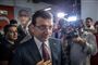 Ekrem Imamoglu fra CHP-partiet kan nu kalde sig borgmester i Tyrkiets største by Istanbul. Det markerer et symbolsk nederlag for Erdogan. Tyrkiets stærke mand bliver af mange set som manden bag, at landets valgkommissionen erklærede valget i Istanbul i marts for ugyldigt. Men Erdogans parti har tabt igen.